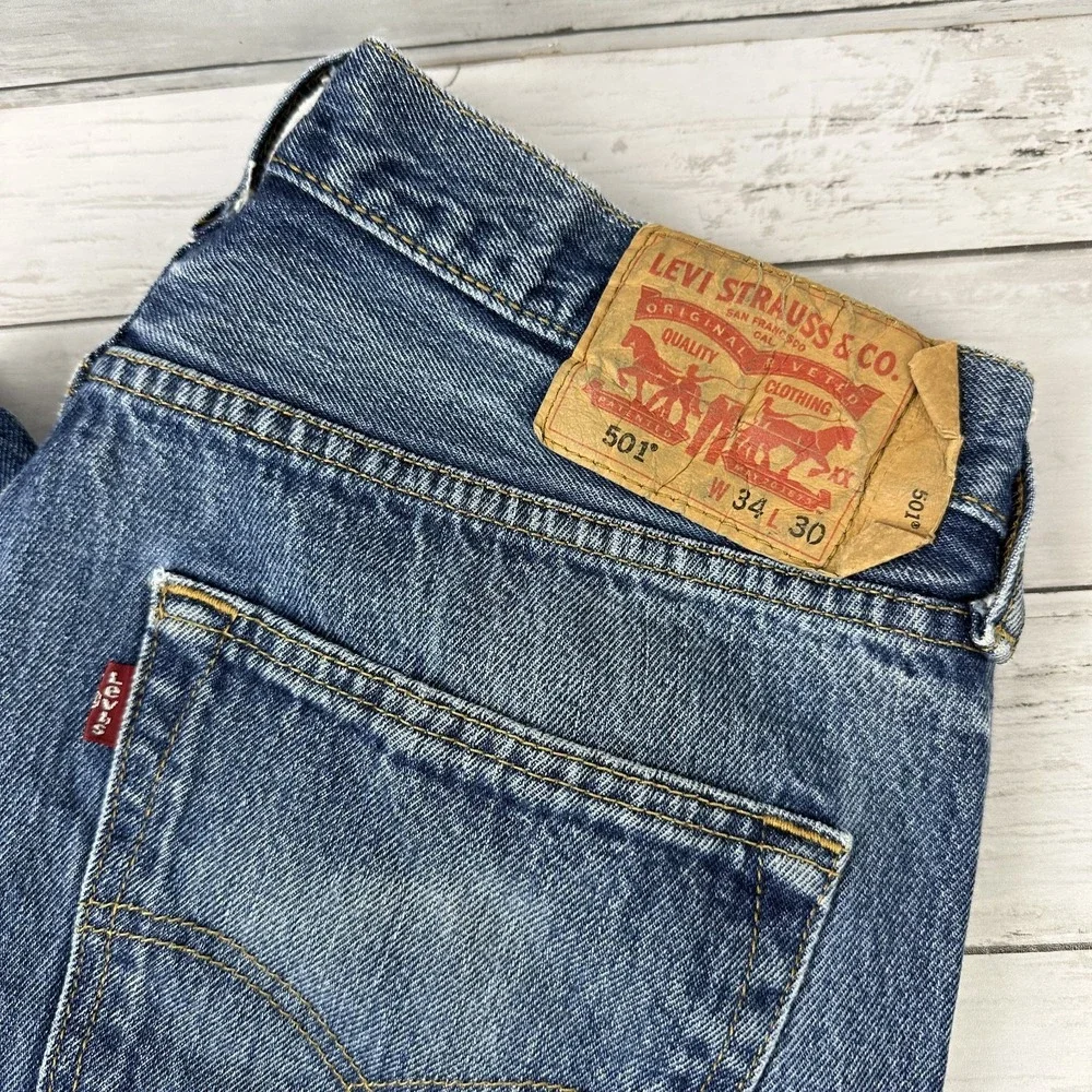Levis 501 Denim Mens Jeans 34x30 blue Straight fit button fly (Measures 33X28.5)